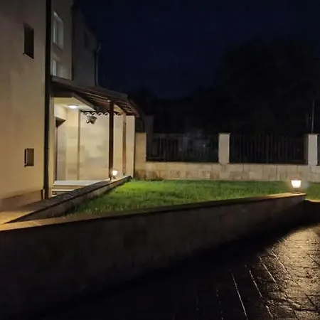 Apartament Statevi Guest 1